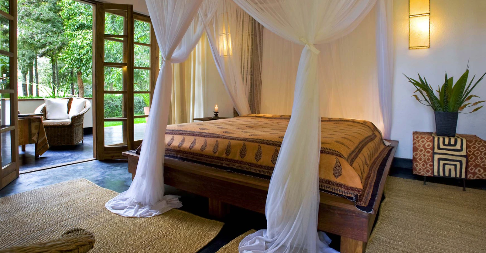 Standard guest bedroom at The Plantation Lodge