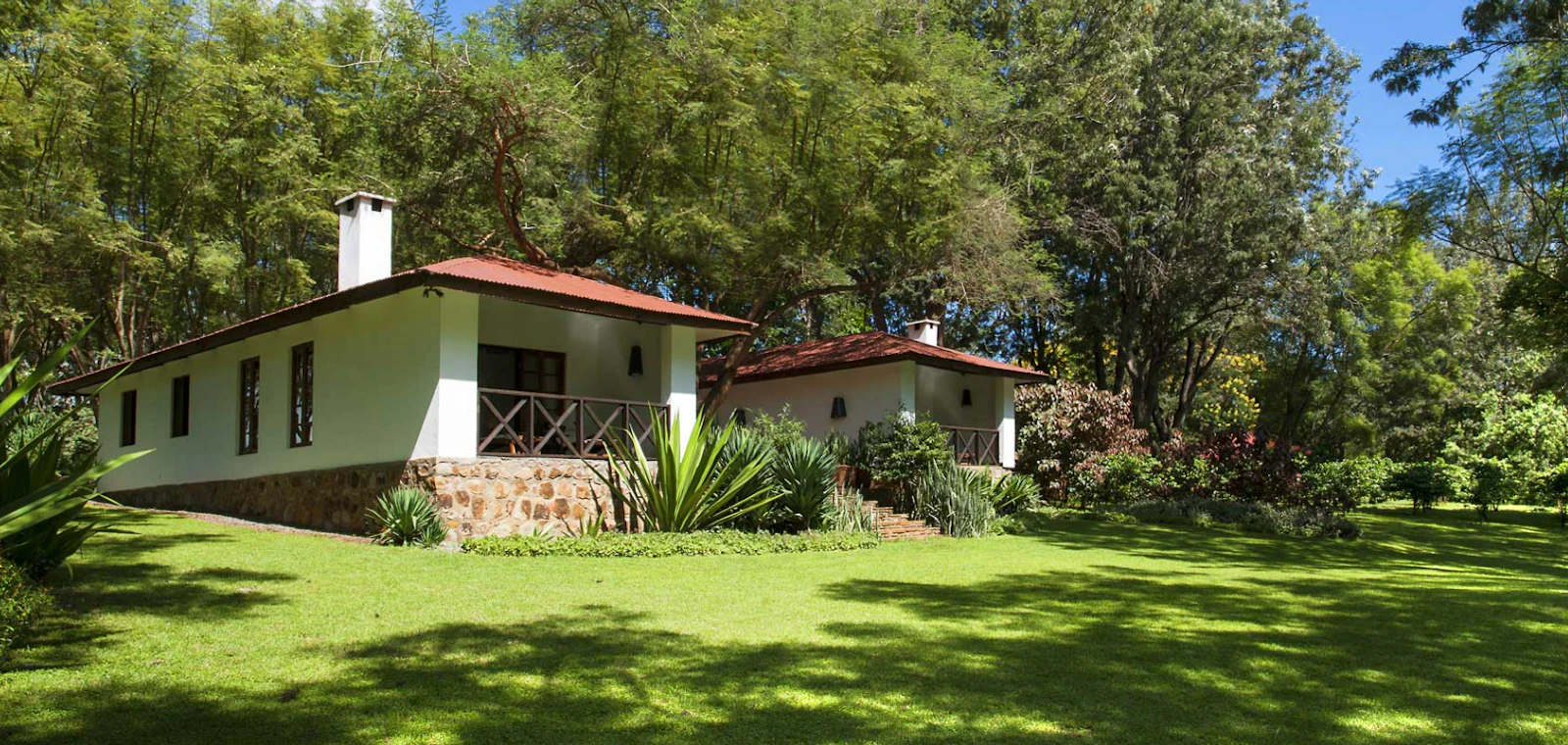 Suite exterior and lawn at The Plantation Lodge