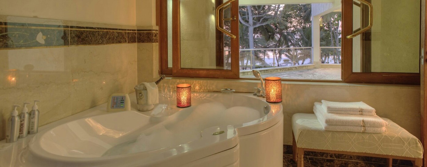 Guest bathroom with a bath and garden views at Almanara