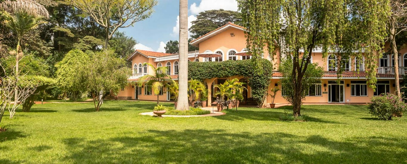 House and lawns in the landscaped gardens at House of Waine