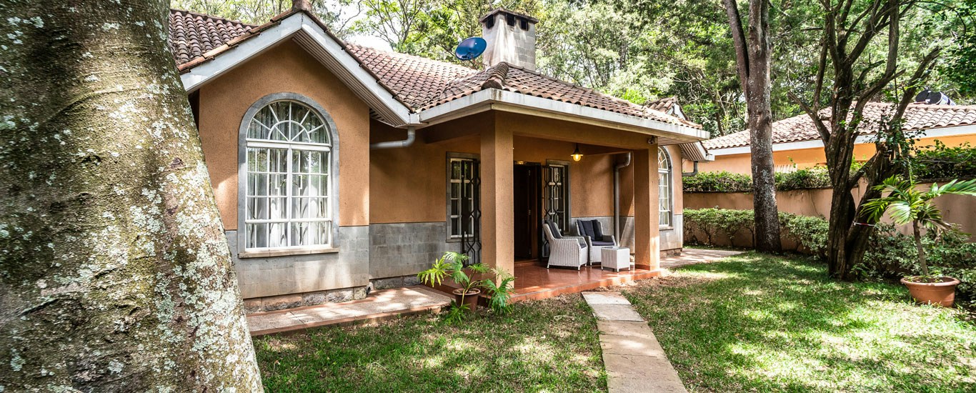 Garden cottage and its veranda at House of Waine