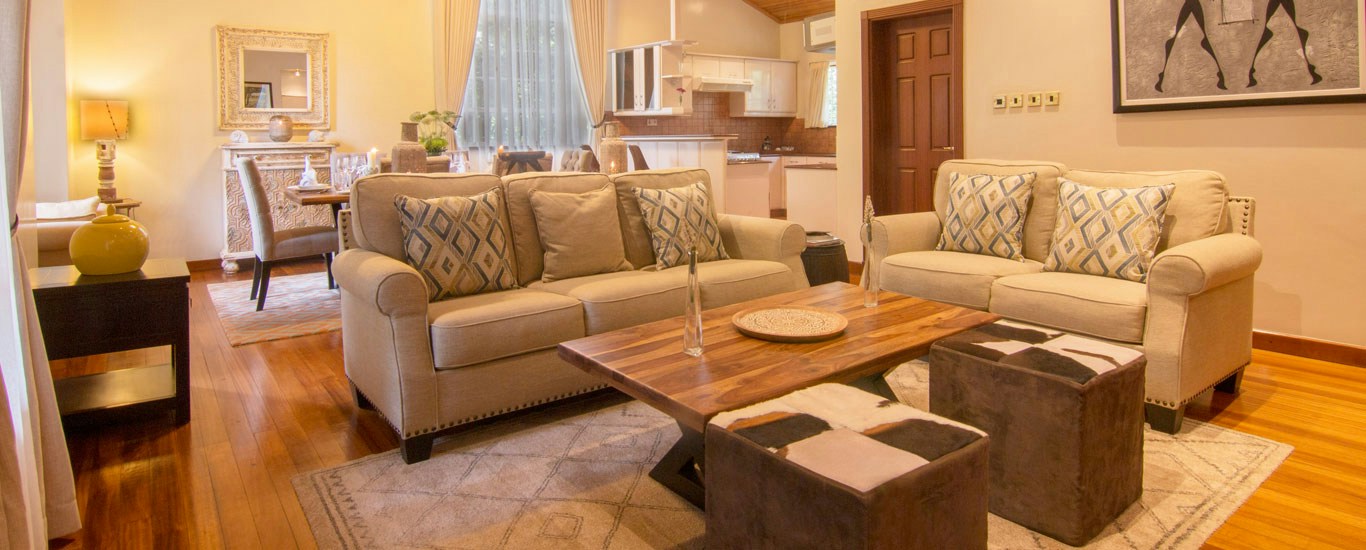 Sitting room with sofas at House of Waine