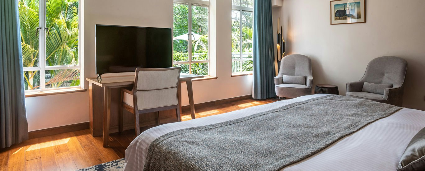 Guest bedroom with views onto the gardens at House of Waine