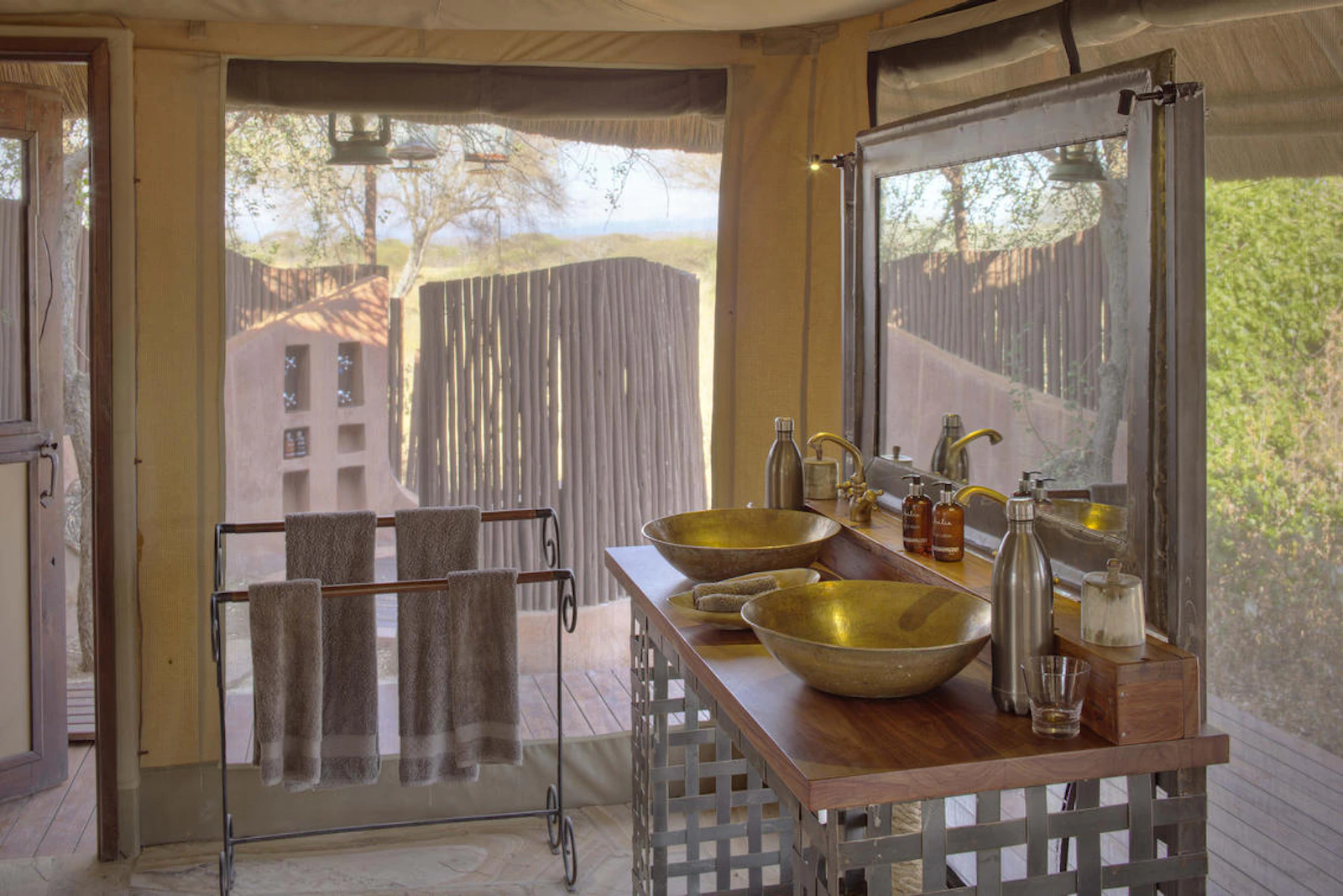 Guest bathroom at Oliver's Camp