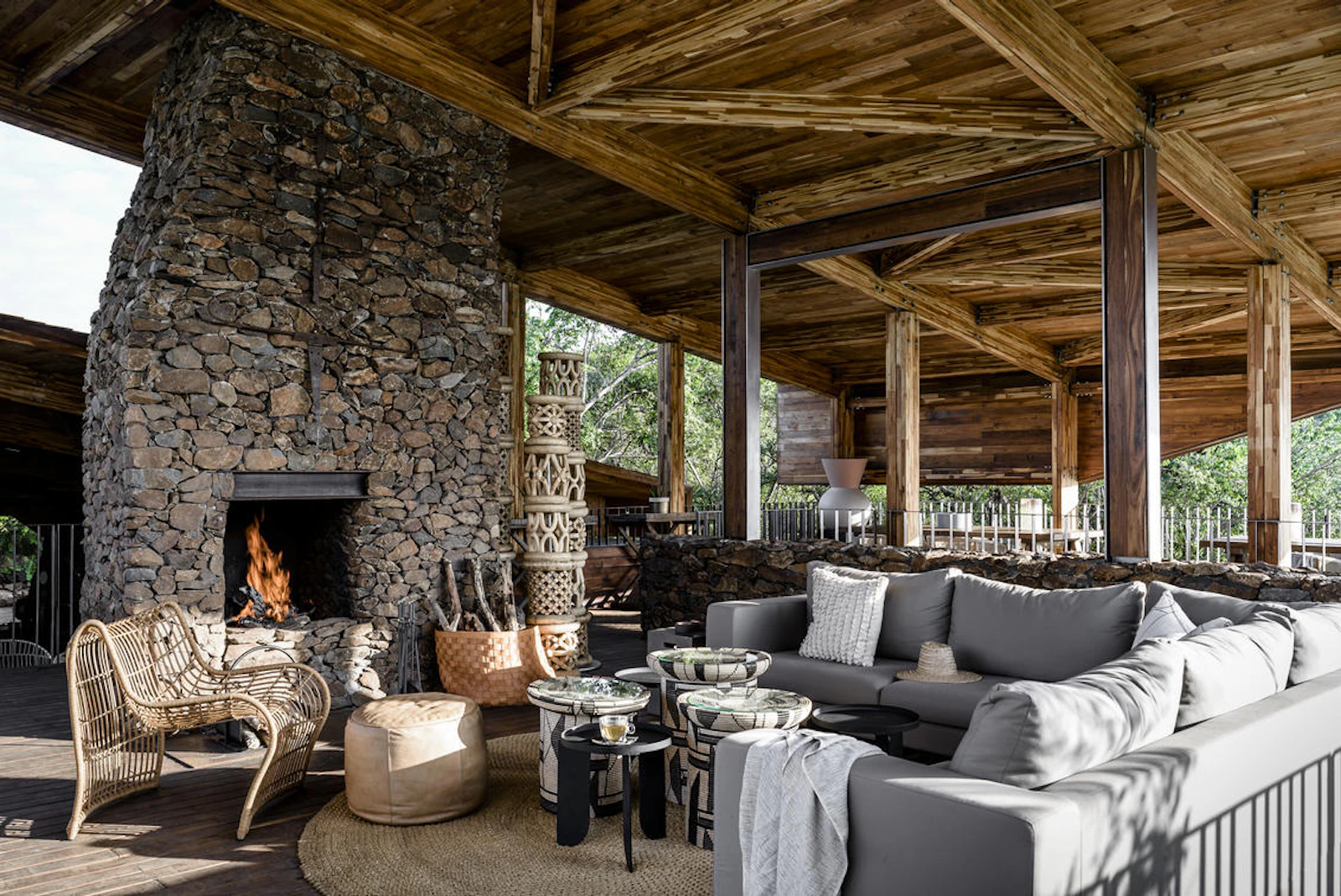 Main lodge lounge at Singita Faru Faru Lodge